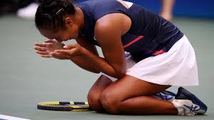 Fernandez dropped to her knees at the baseline and covered her face; K2kxbsvuwppokm