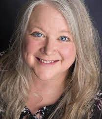 Kari Titus's Instagram, Twitter & Facebook