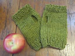 Solstice fingerless glove with two toned accent. Wasabi Fingerless Gloves Knitting Pattern By Kiki Geiger