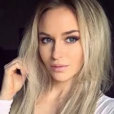 Hillary Rader's Instagram, Twitter & Facebook