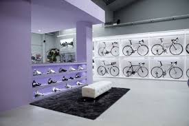 Bicycle Shops Interior Design Store Decorating With Unique And Interesting Mobel Kaufen Fahrradgeschaft Fahrrad Shop