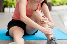 Tulang kering terletak pada kaki manusia lebih tepat nya berada di tulang tempurung dan tulang lutut, dan sebagian ada di pergelangan kaki. Tulang Kering Mati Rasa 5 Kondisi Ini Bisa Jadi Penyebabnya