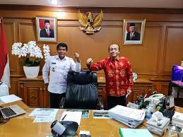 Agar sepakbola di kaltara semakin maju hingga dikenal di tingkat nasional, gubernur menerima masukan dari para pecinta. Lari Kencang Bangun Kaltara Gubernur Zainal Menyambangi 4 Kementerian Fokus Borneo