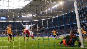 But then for a long time he was one of the few who tried to provide relief. Heimmacht Hsv Besiegt Dynamo Dresden In Der Nachspielzeit