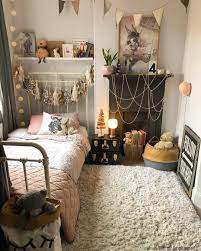 Choosing How To Make A Woman S Bed Room Something Special For Her To Live And Also Take Ha Apartment Bedroom Decor Small Bedroom Decor Small Apartment Bedrooms