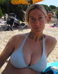 Big Tits at the beach : r/NormalGirlsOnly