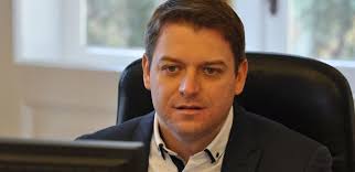 Lubomír volný se popral s předsedajícím hanzelem. Martinek Pirati Poslanec Lubomir Flakanec Volny Ve Svem Projevu Uvedl I Lehce Vyvratitelne Lzi Parlamentnilisty Cz Politika Ze Vsech Stran