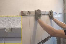 Die vorliegende anleitung zum fliesenlegen gilt nur für den innenbereich. Fliesen Legen Eine Wand Halbhoch Verfliesen Anleitung Diybook De