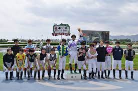 写真(1) - 鮫島克駿がＪＲＡ通算４００勝達成 「もっと大きなところで存在感を出せるように頑張りたいと思います」 | 競馬ニュース・特集なら東スポ競馬