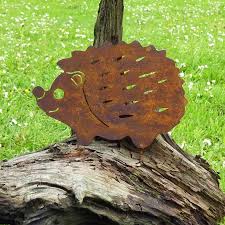 Deko garten weihnachten weihnachten dekoration diy basteln weihnachten baumstamm deko holzstamm holzscheiben deko holzklotz hof kunst flur alte holzbalken holzpfosten kamine holzwand metall gartenkunst diy gartendekoration kieselsteine garten design haus und garten. Igel Rostpatina Gartendeko Preiswert Bei Art Allee De