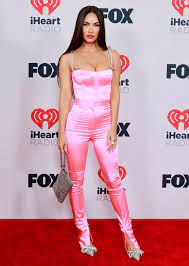 Меган фокс и колсон бэйкер, деми ловато и другие на премии iheartradio awards — 2021. Megan Fox Wore Mach Mach To The 2021 Iheart Radio Awards