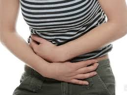 что находится с левой стороны под ребрами у человека Bol V Levom Podrebere Lyudi Chasto Svyazyvayut S Podzheludochnoj Zhelezoj Hotya Na Samom Dele Vinovat Kishechnik Fakty