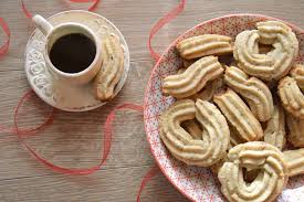 Spritz Noisette Biscuit De Noel Au Fil Du Thym Recette Biscuit De Noel Biscuits Alimentation