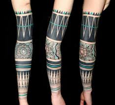 Tribal tattoos sind echte hingucker aufgrund ihrer sehr detaillierten und einzigartigen designs. 1001 Oberarm Und Unterarm Tattoo Ideen Vorlagen