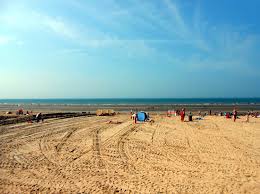 This seaside resort is ideally equipped to enjoy the many beach bars and their unique atmosphere. Knokke Heist Sehenswurdigkeiten Und Hotelzimmer 2014 Buchen