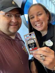 Are Epcot holiday gift cards with pins available?