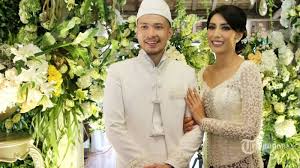 Ia memulai kariernya dengan mengikuti lomba pemilihan caver majalah remaja. 5 Fakta Tyas Mirasih Digugat Cerai Raiden Soedjono Tuntut Harta Gono Gini Hingga Alasan Cerai Tribunnews Com Mobile