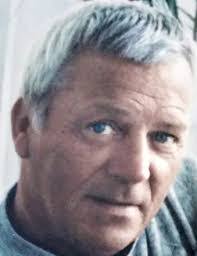 Robert Macomber's Instagram, Twitter & Facebook