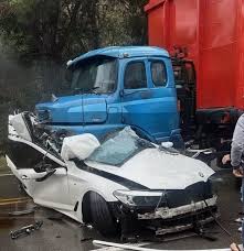 VÍDEO: Grave colisão entre BMW e caminhão termina em morte na SC-418