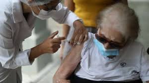 A apresentadora, de 72 anos, utilizou a rede social instagram para informar que tem sintomas de gripe, que já. O Que Diz A Ciencia Sobre Uso Da Vacina De Oxford Por Idosos Bbc News Brasil