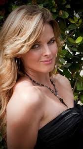 Lesa Kelly's Instagram, Twitter & Facebook