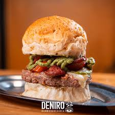 Comenzó a recuperarse sobre el final de ese año y los primeros meses de 2021. Deniro Hamburguesa Gino Renni Queso Mozzarella Tomates Facebook