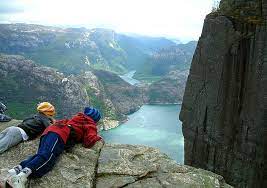 Preikestolen is one of rogaland county's most visited attractions, and one of the country's most preikestolen has been named one of the world's most spectacular viewing points by both cnn go. Reisetipps Norwegen Preikestolen Ein Spektakulares Naturdenkmal Travelcircus Urlaubsziele