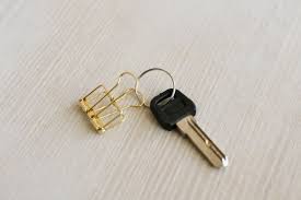 自転車の鍵 どこいったの を解決する秘密兵器で バッグをゴソゴソから卒業 片づけ収納ドットコム 100 円ショップ裏技 インテリア 収納 革財布パターン