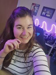 Going live with some Sea of Thieves, come hang out!  https://www.twitch.tv/lukenukemgames