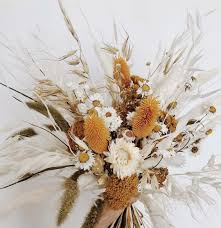 Sun Bleached Blooms The 2019 Trend For Dried Wedding Flowers Festival Brides Dried Flowers Wedding Dried Flower Bouquet Dried Flowers