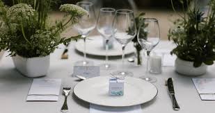 Il est vrai qu'il est difficile d'établir un menu de mariage original, pas trop cher. Idees Menu Mariage Toutes Les Inspiration Pour Bien Choisir