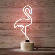 Pin By Erica Huang Inspiration Grap On Coisas De Flamingo Flamingo Room Decor Flamingo Lights Flamingo Decor