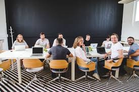 Chez ikea nous croyons à la diversité, au potentiel des personnes et au fait que la motivation peut faire toute la différence. Coworking Quel Espace Pour Qui Et Pourquoi Salle De Reunion Bureau Partage Espace De Coworking