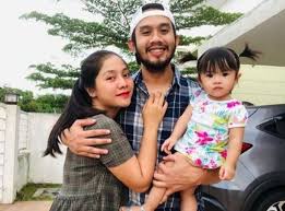 Andai saja aku dapat menikmati tubuh aku kembali melihat mama ganti baju.aku pun tak segan2 lagi merokok didepan mama.ayo.anak. 10 Tahun Jadi Artis Shakilla Khoriri Akhirnya Mampu Beli Kereta Baharu Kerja Macam Aku Ni Tak Tentu Gaji Sekejap Ada Sekejap Tiada Hiburan Mstar