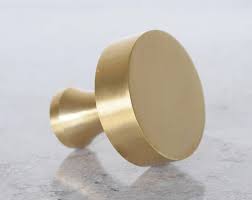 Moderne Brosse En Laiton Or Cylindre Armoire Porte Poignee Etsy Brass Door Drawer Pull Handles Door Handles