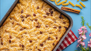 Intre timp faci o crema de branza: Macaroane Cu Branza De Vaci Si Stafide Youtube