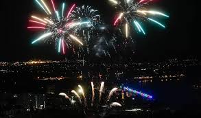 Feux d'artifice du 14 juillet. Nantes Un Feu D Artifice Envisage Pour Le 14 Juillet Depuis Le Pont Anne De Bretagne Nantes Maville Com