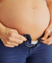 Lustigerweise sah man in der zweiten schwangerschaft, als ich 25 kilo mehr drauf hatte, viel schneller was. 12 Ssw Schwangerschaftswoche Mutter Bauch Baby In 12 Ssw
