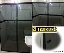 Box Em Vidro Cristal Temperado Fume 08mm Com Kit Preto Box Banheiro Chuveiro Semmolhadeira Fume Netvidros 41 303 Box De Vidro Box Banheiro Box Jateado