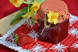 Znalezione obrazy dla zapytania Lilac flower and strawberries jam