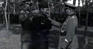 Seine kadettenzeit in lichterfelde hatte er mit manfred von richthofen und hans von aulock absolviert. Ritterkreuztrager Ritterkreuz Award Ceremony For Panzergraf