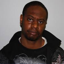 Police: Gunman runs into hospital ER after shooting