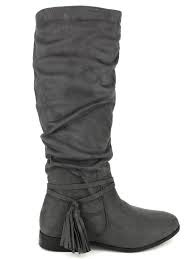 Districenter vous propose chaque hiver un grand choix de chaussures: Bottes Grises Simili Peau Lov Its Craquez Pour Ces Belles Bottes Plates