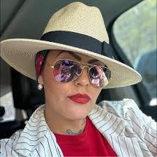 Leslie Munch's Instagram, Twitter & Facebook