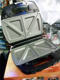 Panggangan roti adalah salah satu jenis alat rumah tangga yang digunakan untuk memanggang roti. Electrolux Panggangan Roti Sandwich Toaster Electrolux Dapur Lovers Supplier