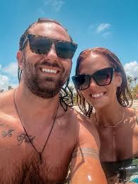 PSA: Husbands‼️ If your wife has been bugging you about needing a new  vacuum (or an iron, pots & pans, a mop, etc.) PLEASE don't get her one as a  “Christmas gift”