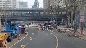 Im berliner bahnhof zoologischer garten werden die zooterrassen und teilbereiche der erdgeschossflächen modernisiert. Bahnhof Zoo Berlin Bild Von Curry 36 Berlin Tripadvisor