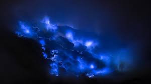 Maybe you would like to learn more about one of these? Kawah Gunung Ijen Mengeluarkan Api Berwarna Biru Sainsologi