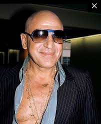 He was noted for his deep, gravelly voice and his bald head. Telly Savalas 1970s Oldschoolcool