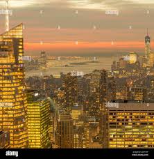 L Avis De New York Manhattan Pendant Les Heures De Coucher Du Soleil Photo Stock Alamy